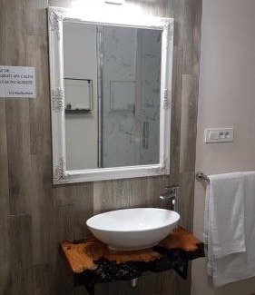 Oradea Apartment | MINI POOL ROOMS - ULTRACENTRAL - piscina cu hidromasaj