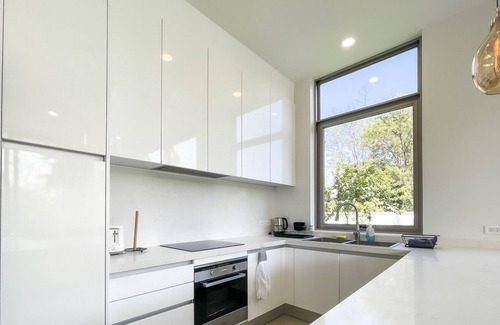 Su Thep Villa | Minimal Luxury Villa HUGE Garden. 10 min to Nimman