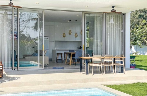 Su Thep Villa | Minimal Luxury Villa HUGE Garden. 10 min to Nimman