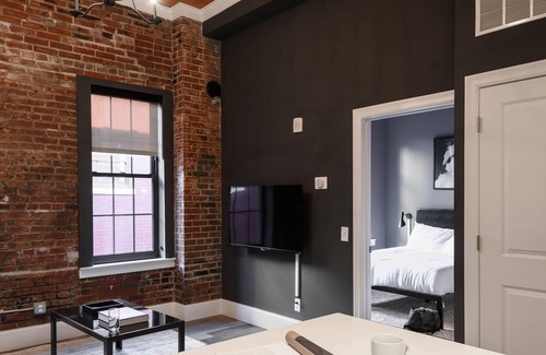 Near Southside Apartment | Mins to Downtown, Ballpark, Arch | Free Parking + W&D | Zencity at Bordeaux