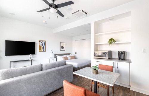 East Cesar Chavez Apartment | Mint House at The Hatchery - Austin