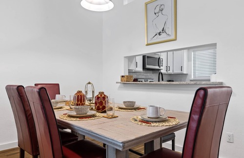 Euless Condo | Minutes from DFW & AT&T stadium. Cozy modern retreat