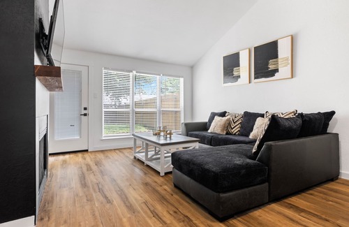 Euless Condo | Minutes from DFW & AT&T stadium. Cozy modern retreat
