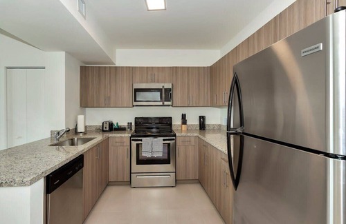Coral Way House | Minutes from Miracle Mile | Roami at Grove 27