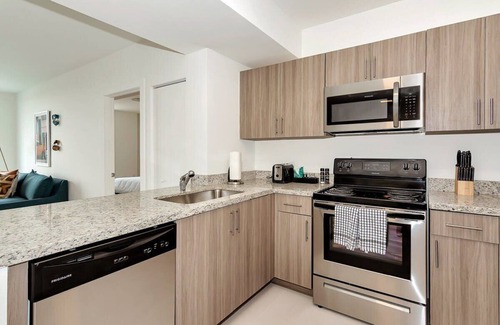 Coral Way House | Minutes from Miracle Mile | Roami at Grove 27
