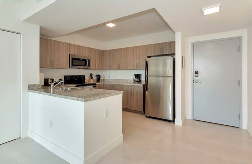 Coral Way House | Minutes from Miracle Mile | Roami at Grove 27