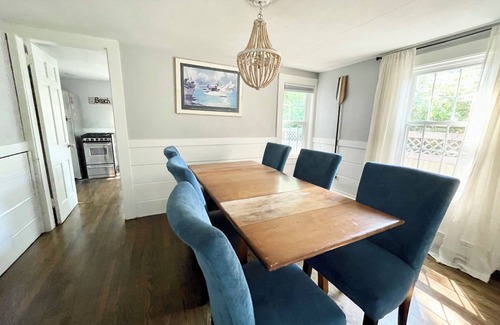 Buzzards Bay Cottage | Minutes to beaches & canal Family friendly updated beach house