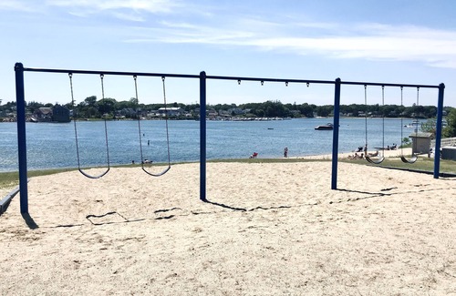 Buzzards Bay Cottage | Minutes to beaches & canal Family friendly updated beach house