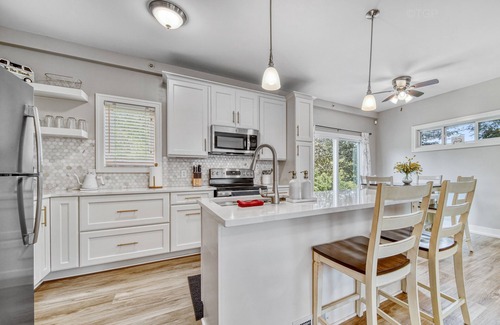 Douglas Condo | Minutes to the Beach, Douglas, & Saugatuck!