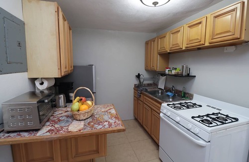 Crocus Hill Apartment | minutes to Town, Airport & Crocus Bay, apartment living beautiful courtyard.