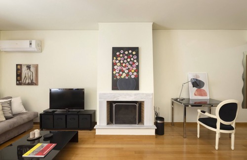 Makrigianni Apartment | MisaraliotouA3 · 3BR Prime APT a breath away from