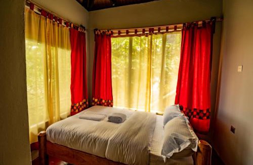 Sipi Cabin | MISE CAVE LODGE