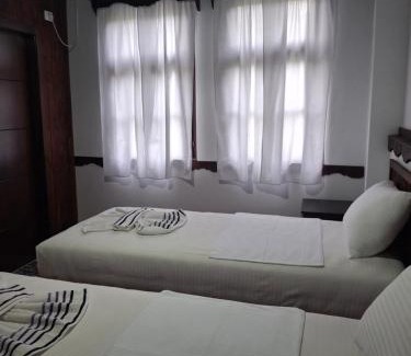Gjirokaster House | MiziriGuestHouse