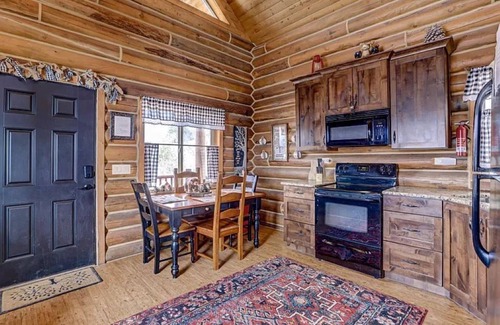 Alton Cabin | MJ's CabinnLocated on a Hill Top Near Zion and Bryce Canyon. Pet Friendly.