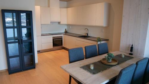 Brumunddal Apartment | MJOS TOWER Suite - Lovely lake view