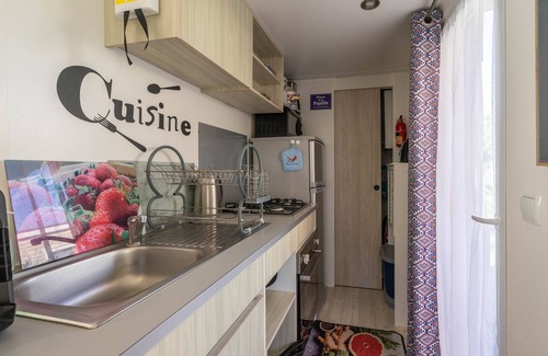 Les Mathes RV Rental | Mobile Home 'Mobil Home La Palmyre 4etoiles' with Private Terrace, Garden and Air Conditioning