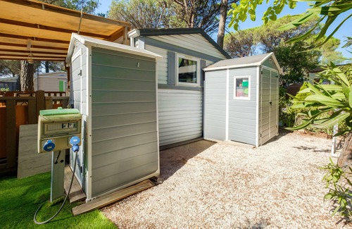 Puget-sur-Argens RV Rental | Mobile-home 'Séjour De Rêve 5 Étoiles' with Shared Pool, Private Terrace and Wi-Fi