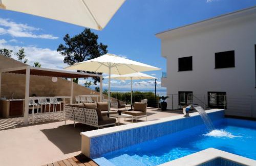 Icici Apartment | MODENA MARIS-heated pool-grill-relax-jacuzzi apartments