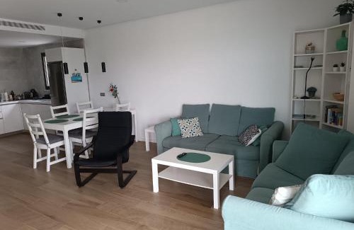 San Roque Apartment | Moderní byt s výhledem na moře ve městě Alcaidesa