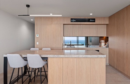 Tamarama Apartment | Modern 1-Bed with Tamarama Beach Views