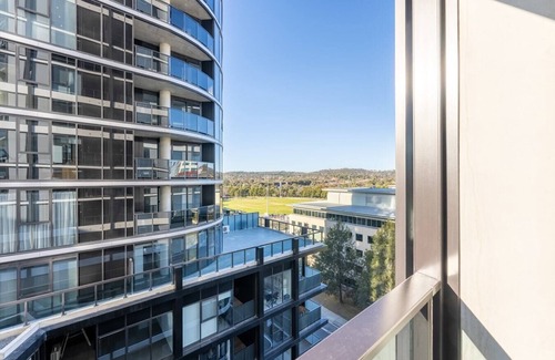 Curtin Apartment | Modern 1 Bedroom Apartment in Philip Canberra