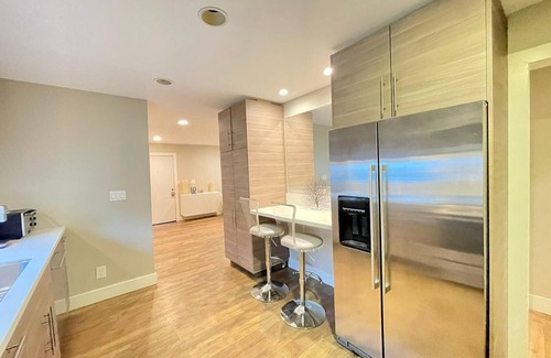 Venice Apartment | Modern 1Bd Famous Venice 10B