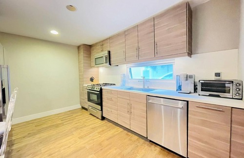 Venice Apartment | Modern 1Bd Famous Venice 10B