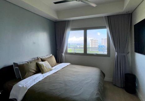 Bonifacio Global City Apartment | Modern 1BR Executive Suite l Best City View of BGC l The Residences BCCT