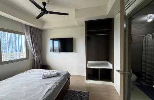 Bonifacio Global City Apartment | Modern 1BR Executive Suite l Best City View of BGC l The Residences BCCT
