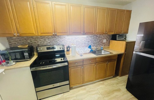Elkins Park Apartment | Modern 1BR Retreat in Elkins Park Monthly Discount