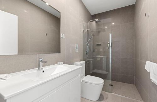 Callala Beach Hotel | Modern 2 Bed Apartment with BBQ - 6 Min walk to beach