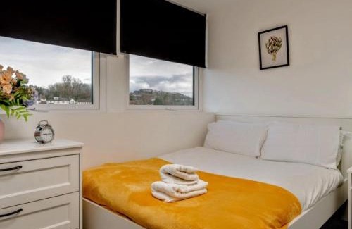 Yeadon Apartment | Modern 2-Bed Flat in Leeds by Brookland Stays Serviced Short Lets with Free WiFi