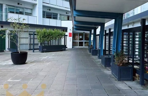 Grafton Apartment | Modern 2B1B on Queen St with Free Gym