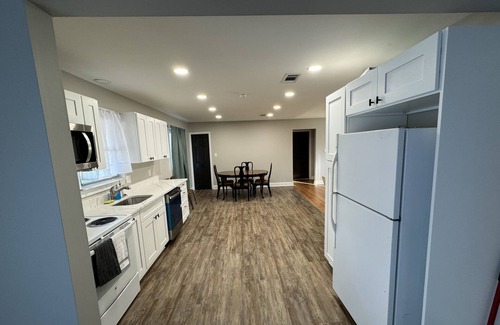 Westlake House | Modern 3 bed 2 bath