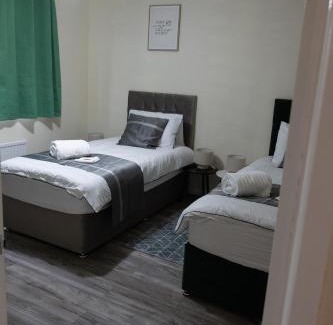 Bradley Stoke Apartment | Modern 3-bed Bradley Stoke Self Check-in Free Parking Fast Wi-Fi