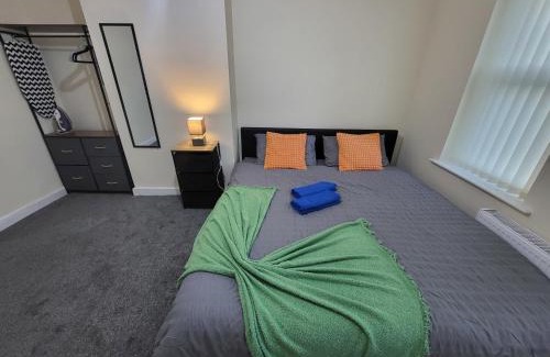 Sheffield Apartment | Modern 3-Bedroom House w Private Parking