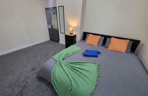 Sheffield Apartment | Modern 3-Bedroom House w Private Parking