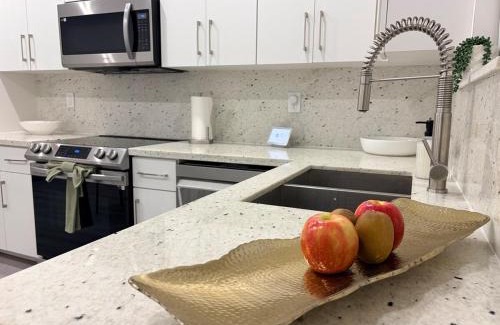 The Roads House | Modern 3BR-3 Bath Home near Calle 8 & Brickell 1GB Wi-Fi Speed