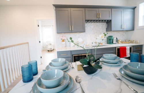 Park View House | Modern 5BR/5BA | Rooftop Deck & Private Parking!