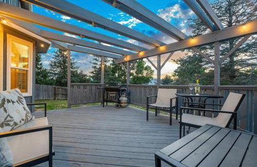 Briargate House | Modern 6BR Home in Briargate - Pet Friendly