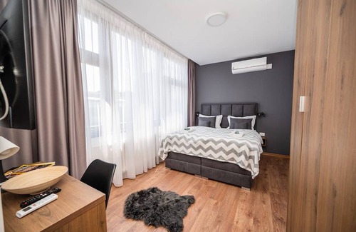 Old Town Apartment | Modern and Bright Apartment- Main Street