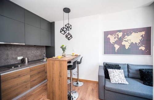 Old Town Apartment | Modern and Bright Apartment- Main Street