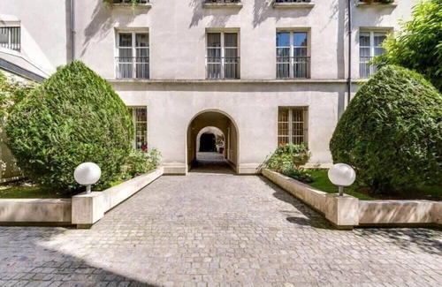 Quartier Sainte-Avoye Apartment | Modern and huge 3BD for 11 guests in Le Marais!