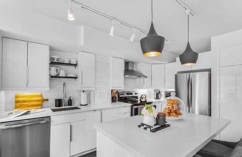 St. Lawrence Apartment | Modern and Luxurious Condo in the Downtown Core