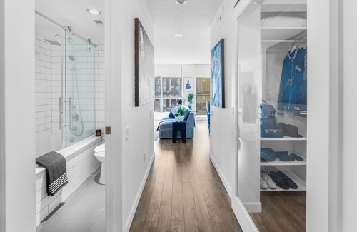 St. Lawrence Apartment | Modern and Luxurious Condo in the Downtown Core
