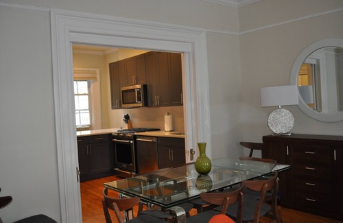 Williamsburg House | Modern and renovated, three-story townhouse in Williamsburg - prime location