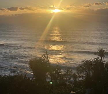 Shaka's Rock Apartment | Modern and Stylish beach pad with Stunning Ocean View