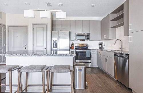 OakLeaf Plantation Apartment | Modern Apartment in Prime Location (ID8934X83)