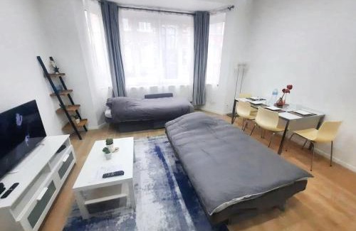 Sint-Jans-Molenbeek Apartment | Modern Apartment in Molenbeek-Saint-Jean/77 m²/Parking