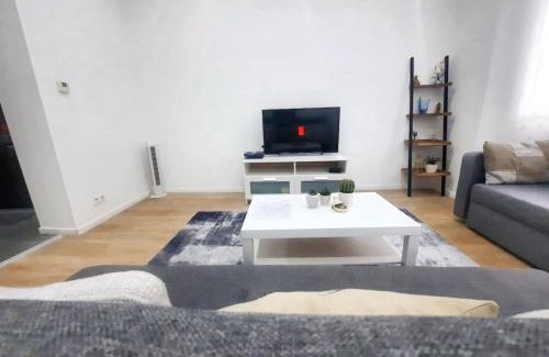 Sint-Jans-Molenbeek Apartment | Modern Apartment in Molenbeek-Saint-Jean/77 m²/Parking